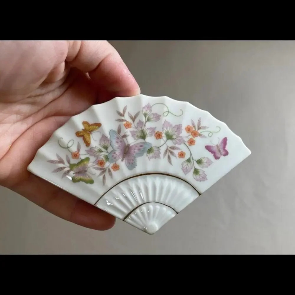 Trinket Box Fan Shape Porcelain Vintage Avon Products 1980 Dresser Vanity Decor